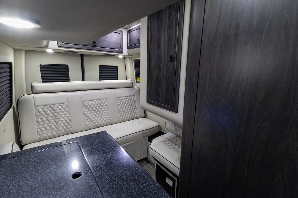 2026 OGV Luxury Coach V-Tour 5RL4A gallery image-18