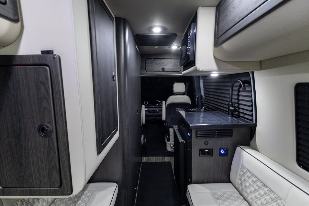 2026 OGV Luxury Coach V-Tour 5RL4A gallery image-20