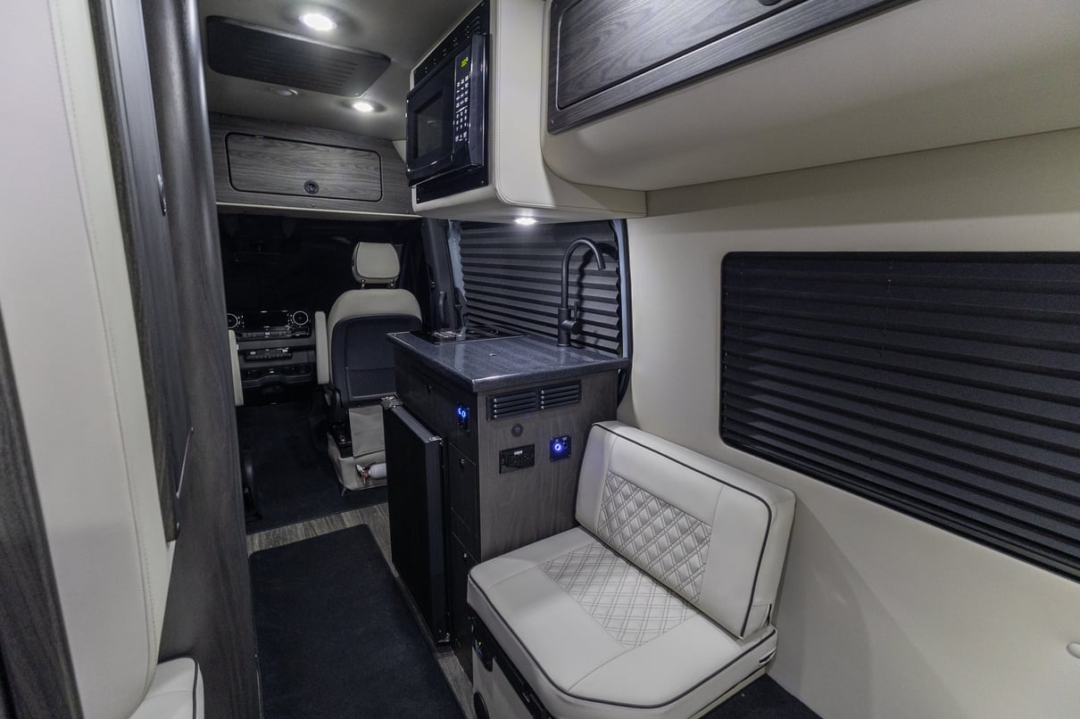 2026 OGV Luxury Coach V-Tour 5RL4A gallery image-21