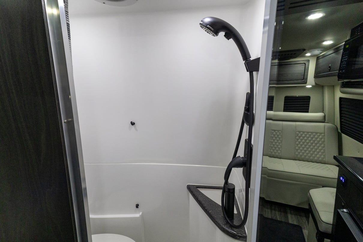 2026 OGV Luxury Coach V-Tour 5RL4A gallery image-23