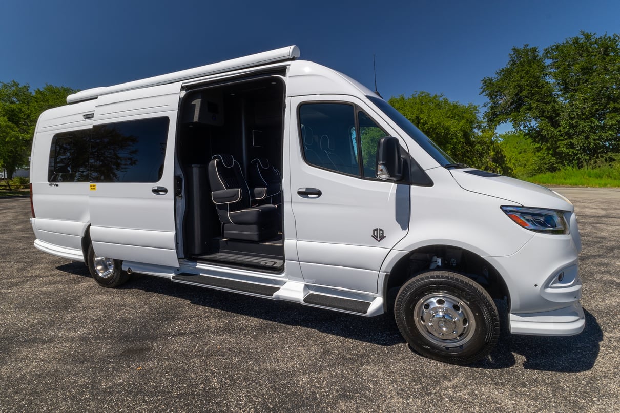 2026 OGV Luxury Coach V-RV 7RLA gallery image-3