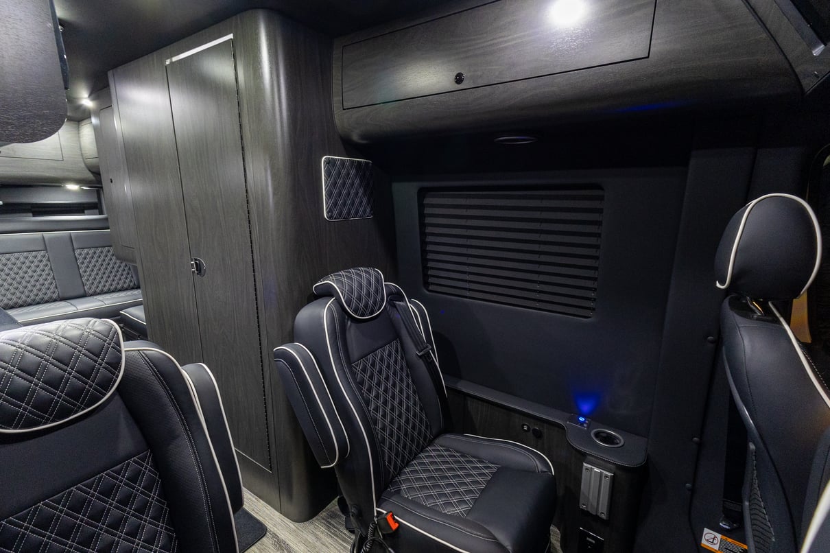 2026 OGV Luxury Coach V-RV 7RLA gallery image-17