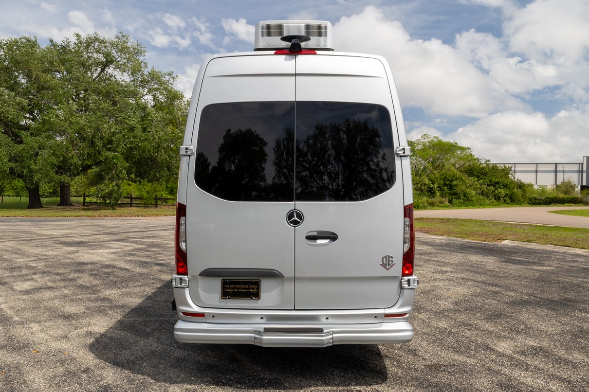 2025 OGV Luxury Coach V-RV 5RL gallery image-7