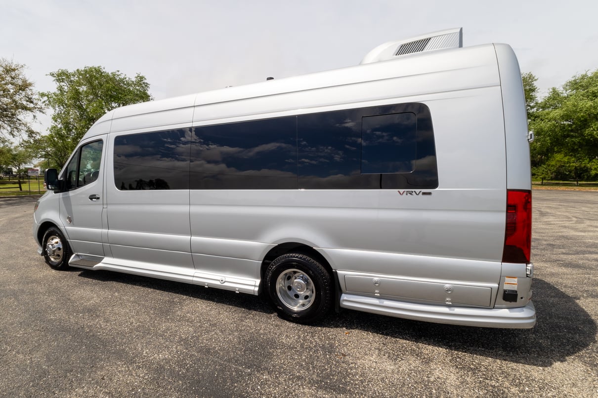 2025 OGV Luxury Coach V-RV 5RL gallery image-9