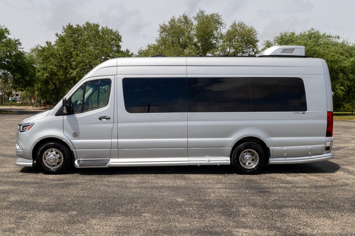 2025 OGV Luxury Coach V-RV 5RL gallery image-10