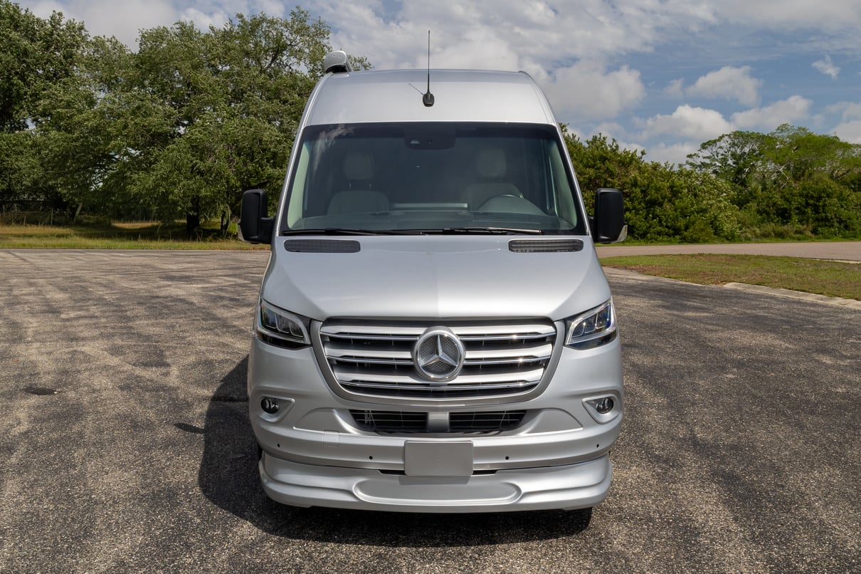 2025 OGV Luxury Coach V-RV 5RL gallery image-13