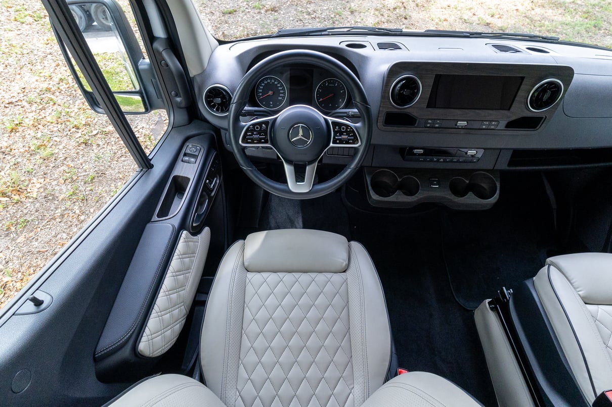 2025 OGV Luxury Coach V-RV 5RL gallery image-14