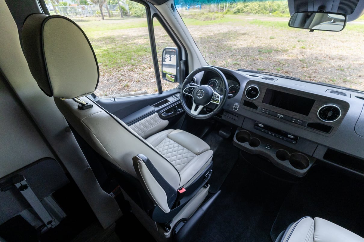 2025 OGV Luxury Coach V-RV 5RL gallery image-15