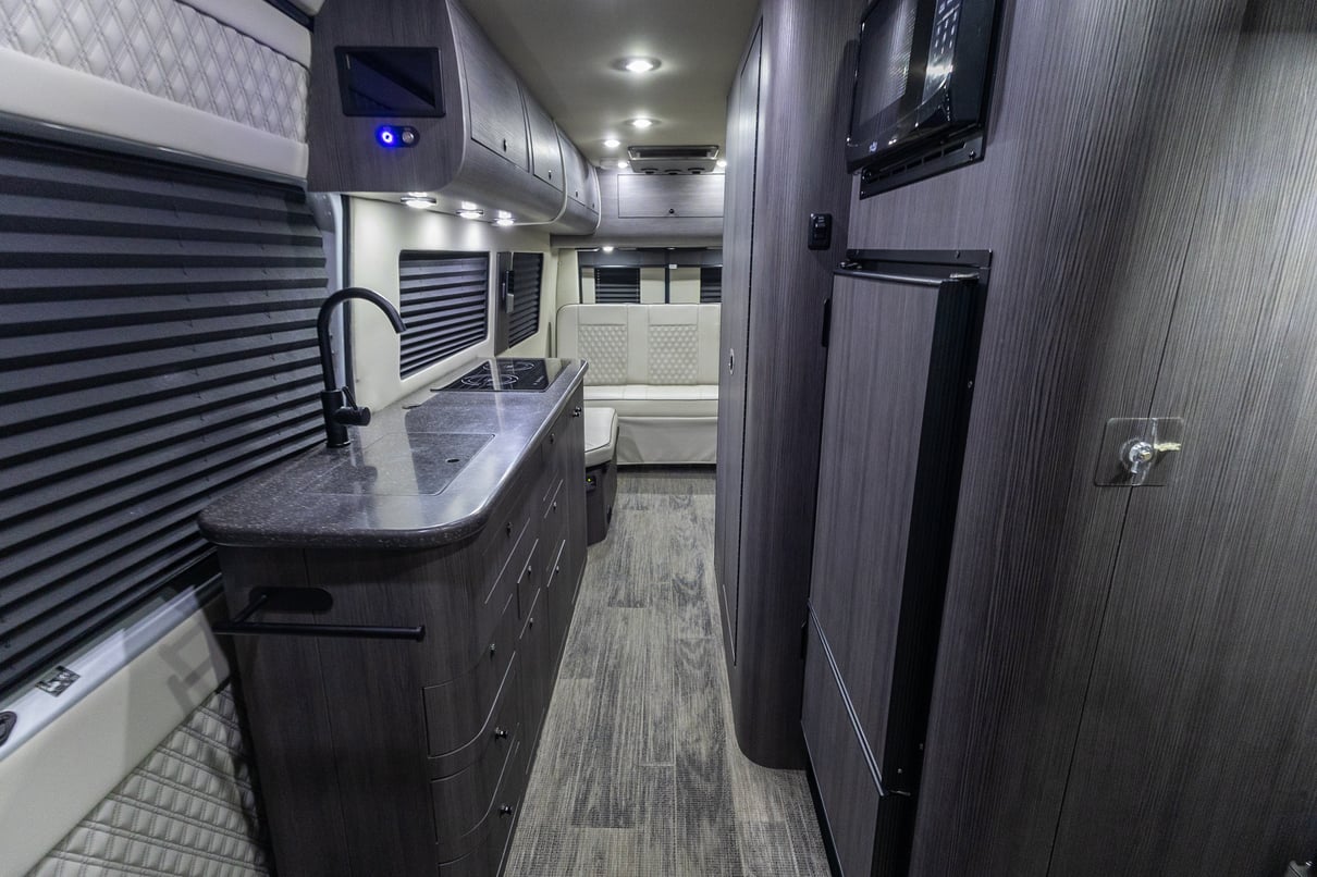 2025 OGV Luxury Coach V-RV 5RL gallery image-16