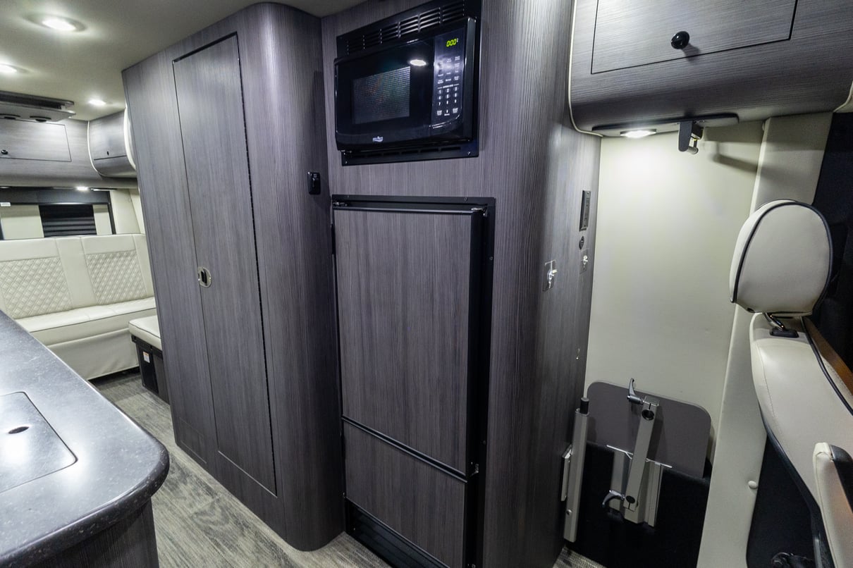 2025 OGV Luxury Coach V-RV 5RL gallery image-17