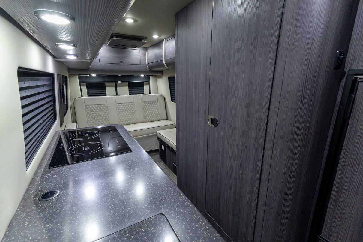 2025 OGV Luxury Coach V-RV 5RL gallery image-18
