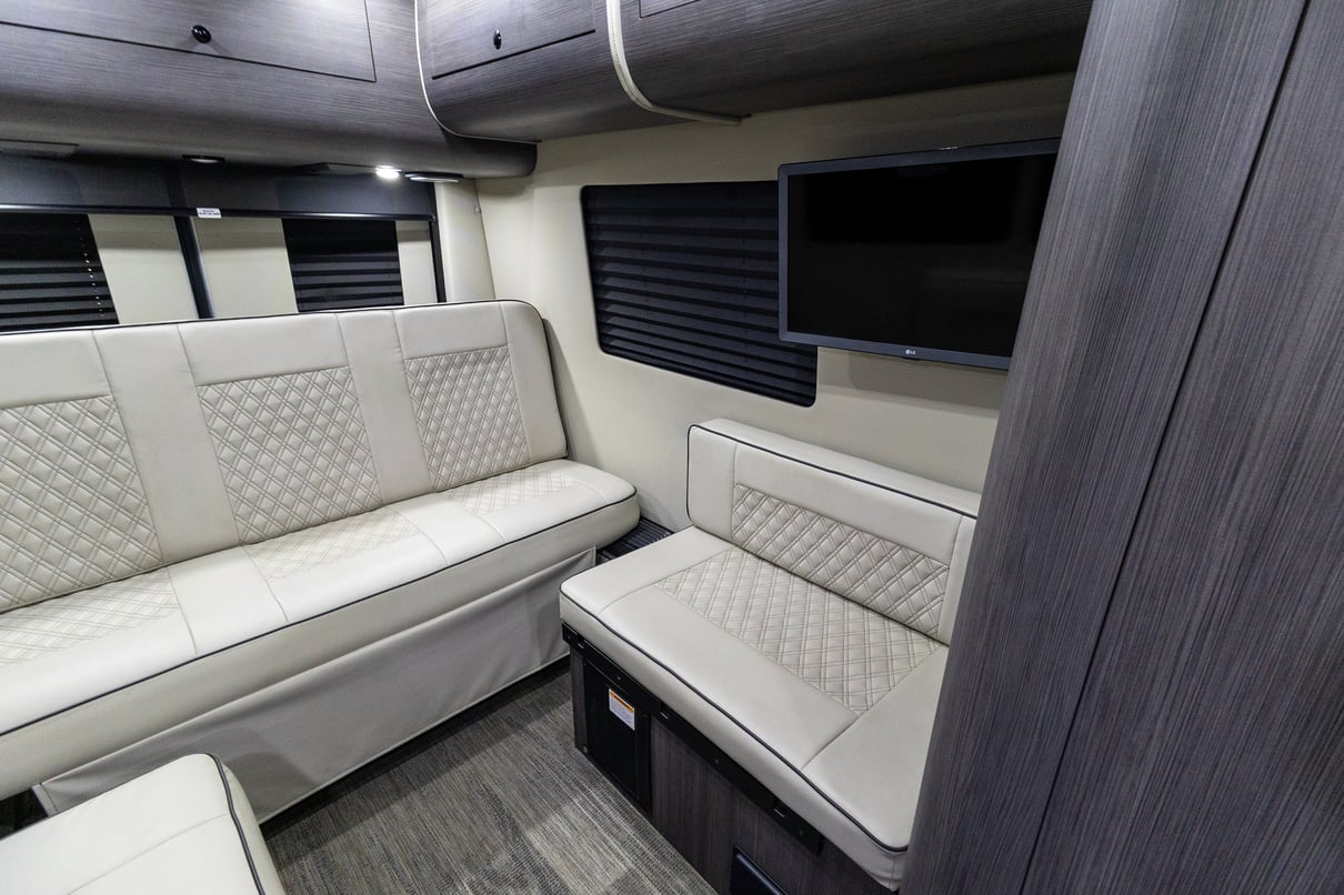 2025 OGV Luxury Coach V-RV 5RL gallery image-19