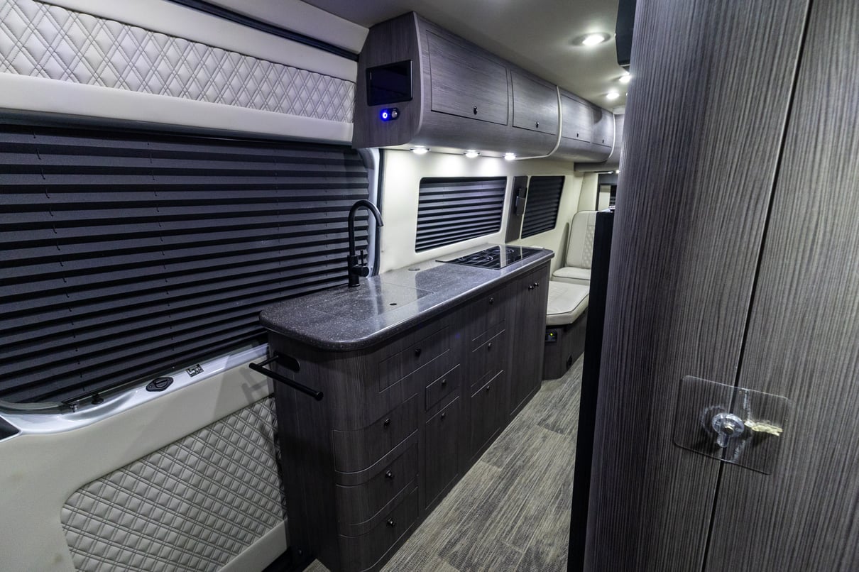 2025 OGV Luxury Coach V-RV 5RL gallery image-20