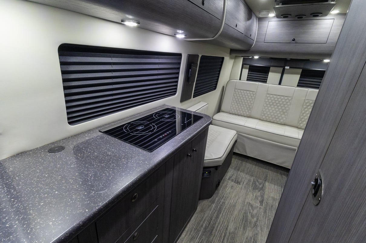 2025 OGV Luxury Coach V-RV 5RL gallery image-21