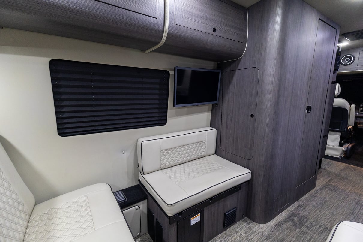 2025 OGV Luxury Coach V-RV 5RL gallery image-25