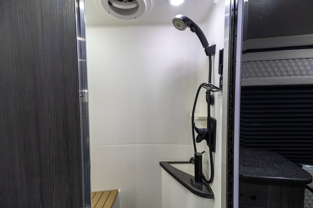 2025 OGV Luxury Coach V-RV 5RL gallery image-26