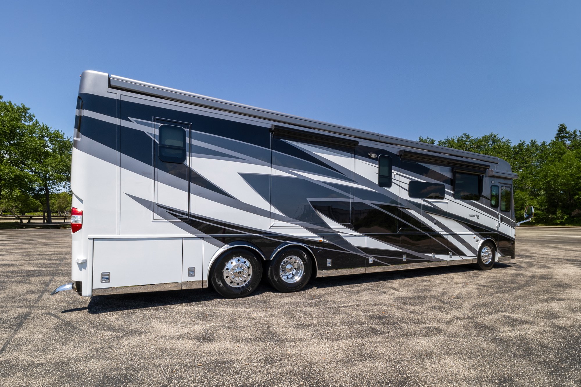 2025 Newmar London Aire 4551