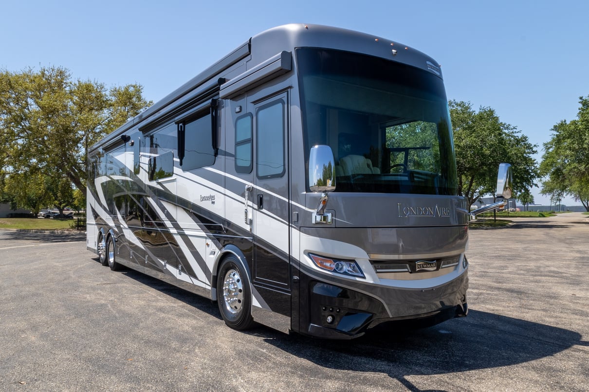 2025 Newmar London Aire 4551 gallery image-1
