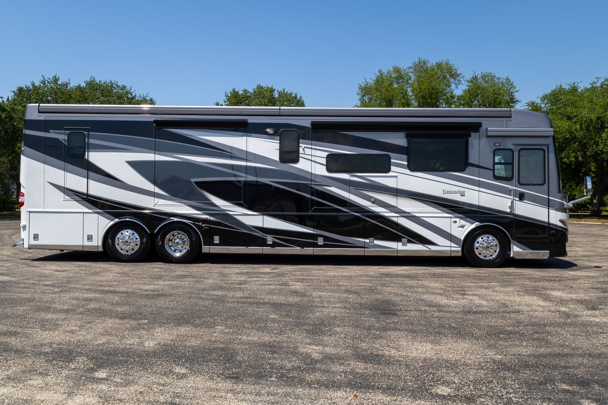 2025 Newmar London Aire 4551 gallery image-3