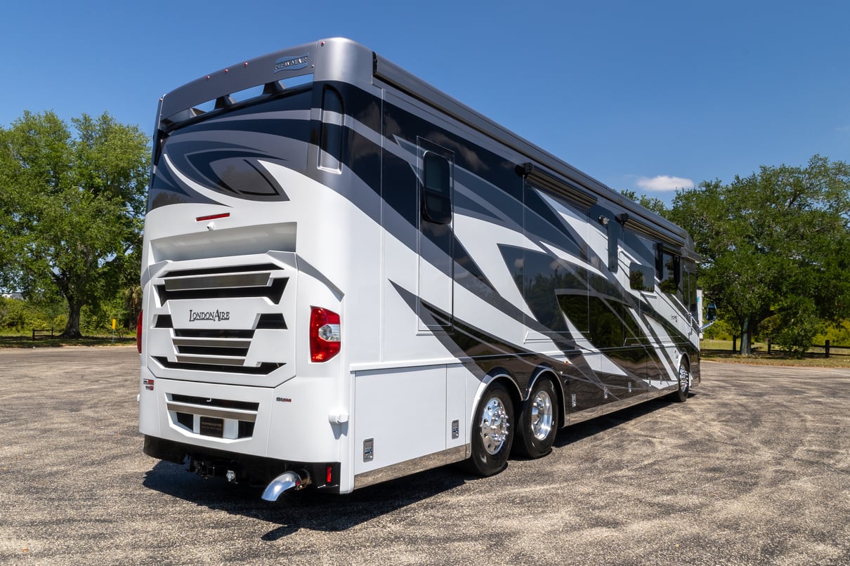 2025 Newmar London Aire 4551 gallery image-5