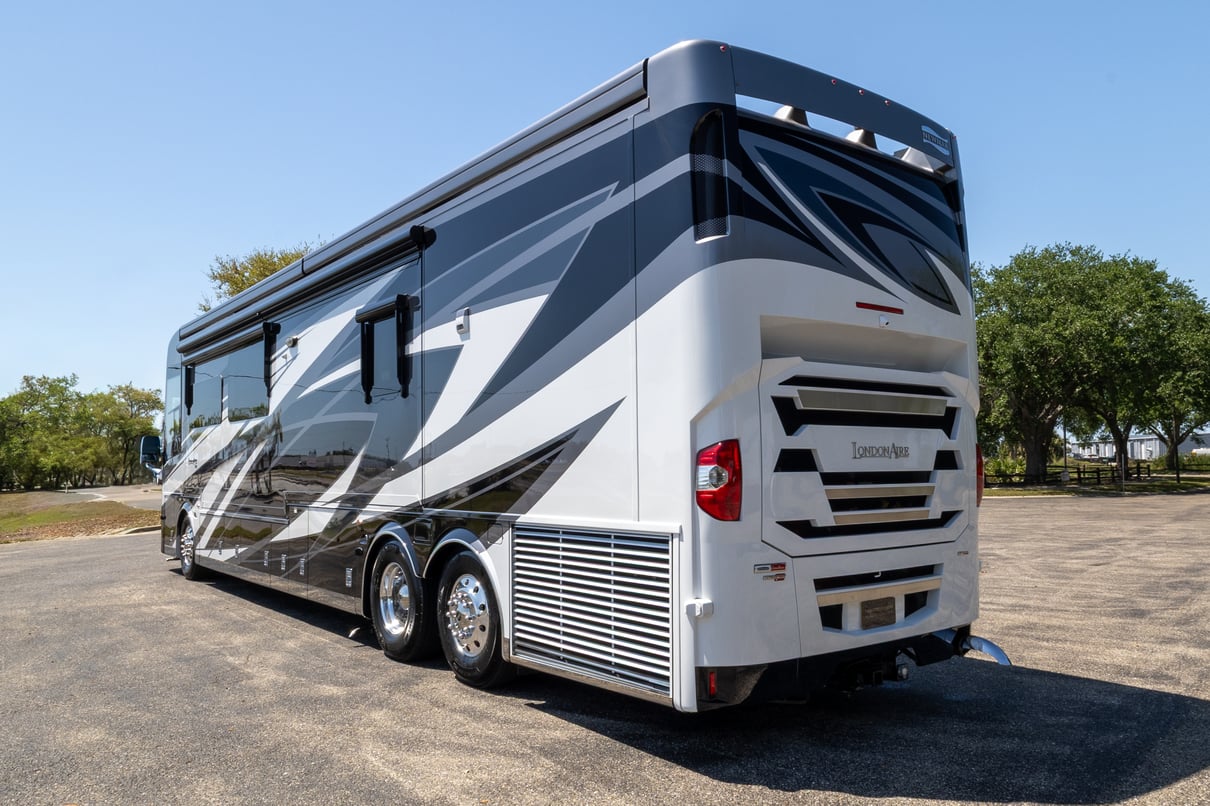 2025 Newmar London Aire 4551 gallery image-7