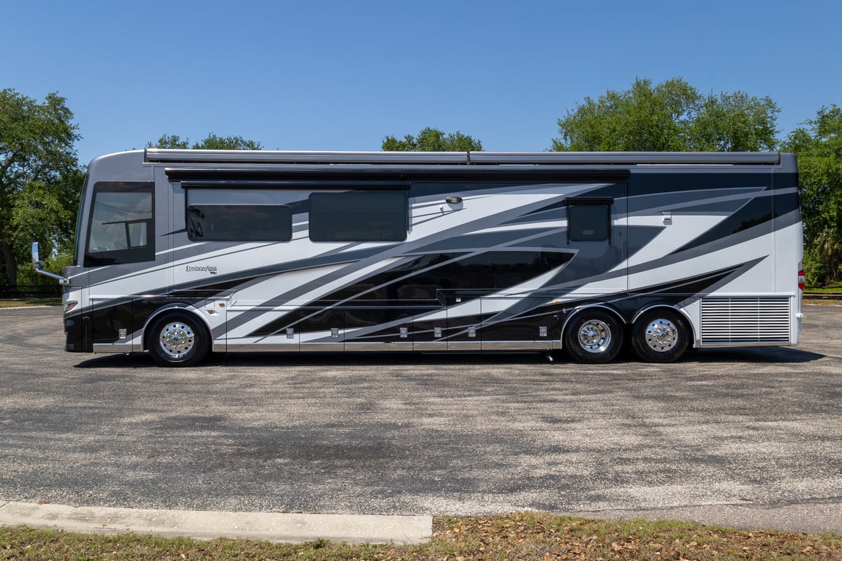 2025 Newmar London Aire 4551 gallery image-9