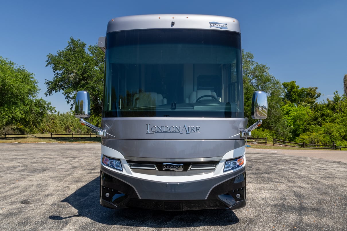2025 Newmar London Aire 4551 gallery image-12