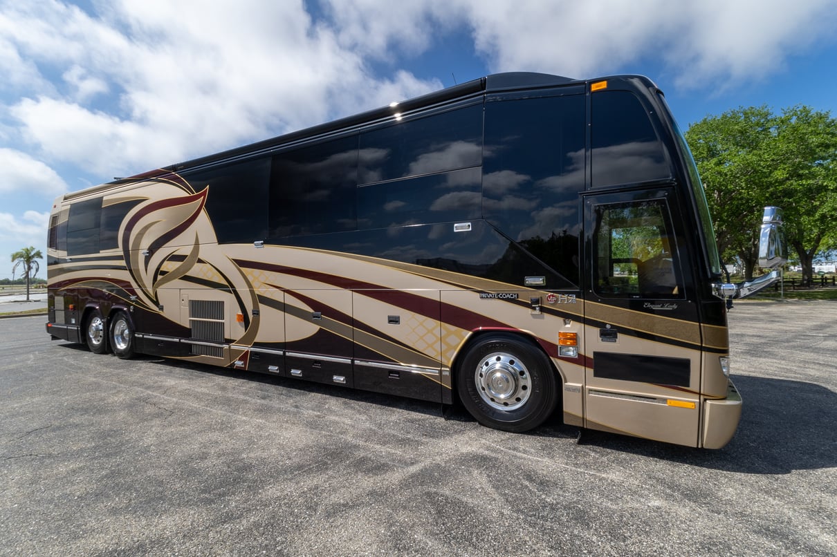 2010 Prevost Liberty H3 45 gallery image-2