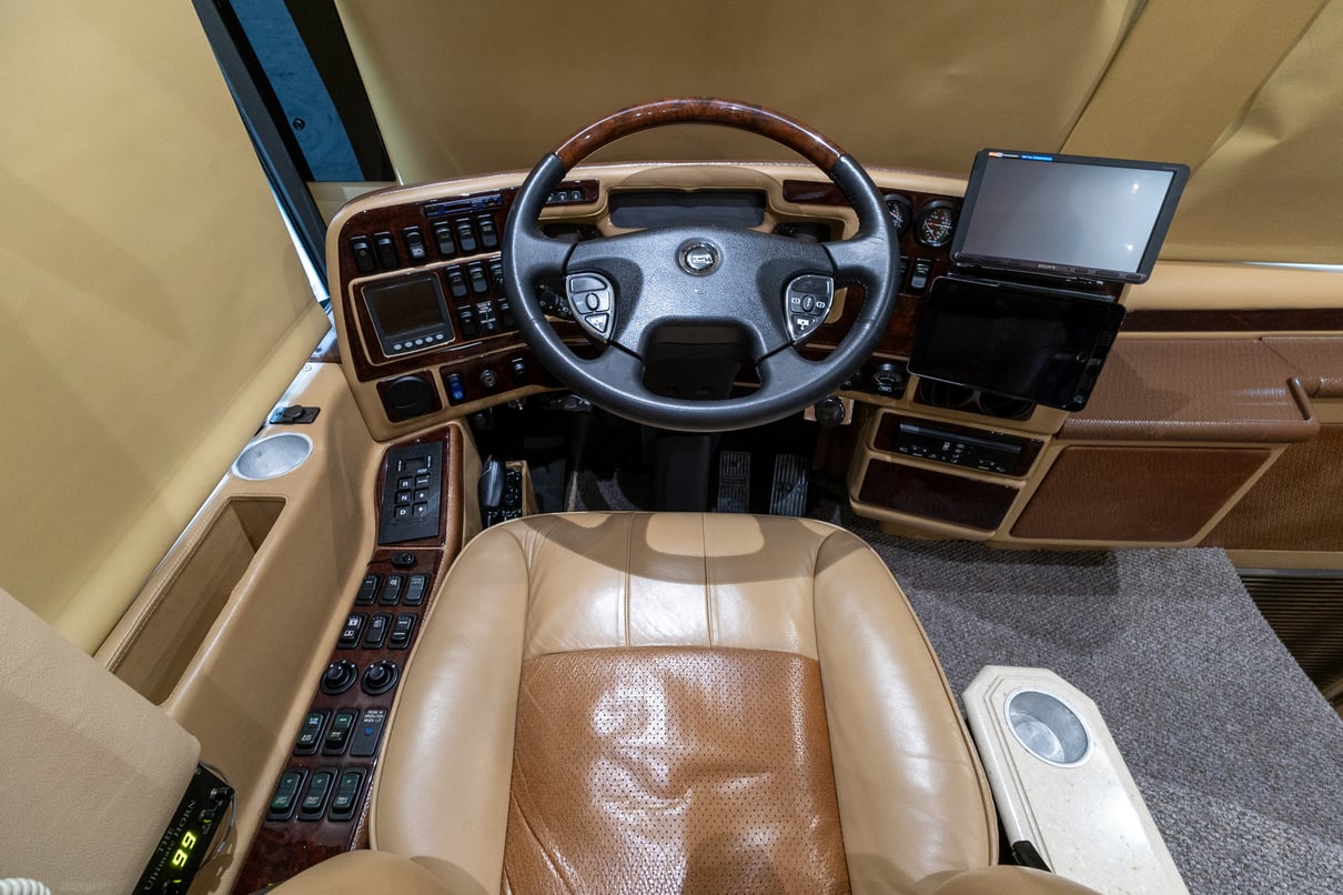 2010 Prevost Liberty H3 45 gallery image-13