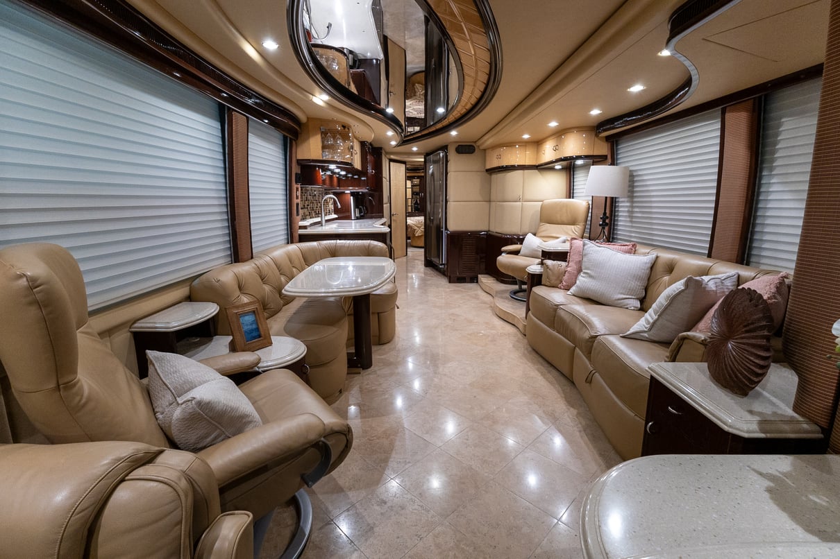 2010 Prevost Liberty H3 45 gallery image-14