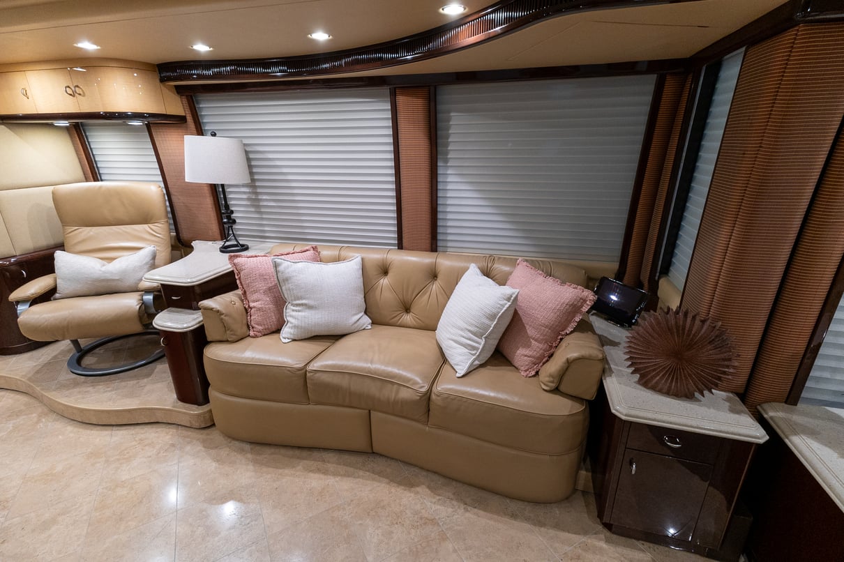 2010 Prevost Liberty H3 45 gallery image-15