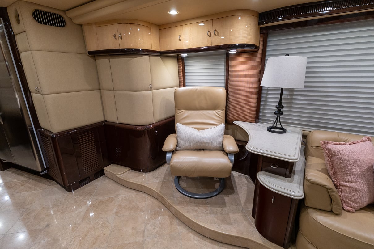 2010 Prevost Liberty H3 45 gallery image-16