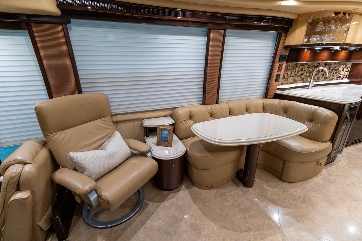 2010 Prevost Liberty H3 45 gallery image-17