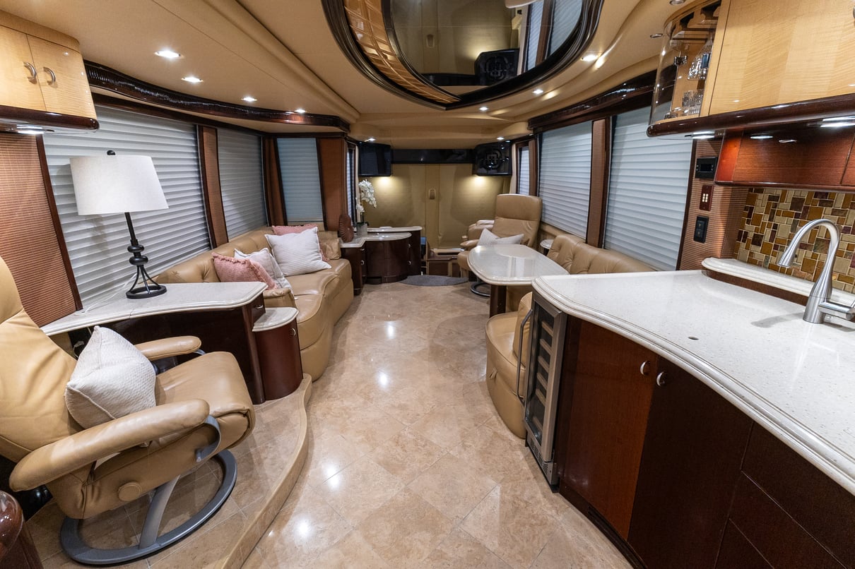 2010 Prevost Liberty H3 45 gallery image-21