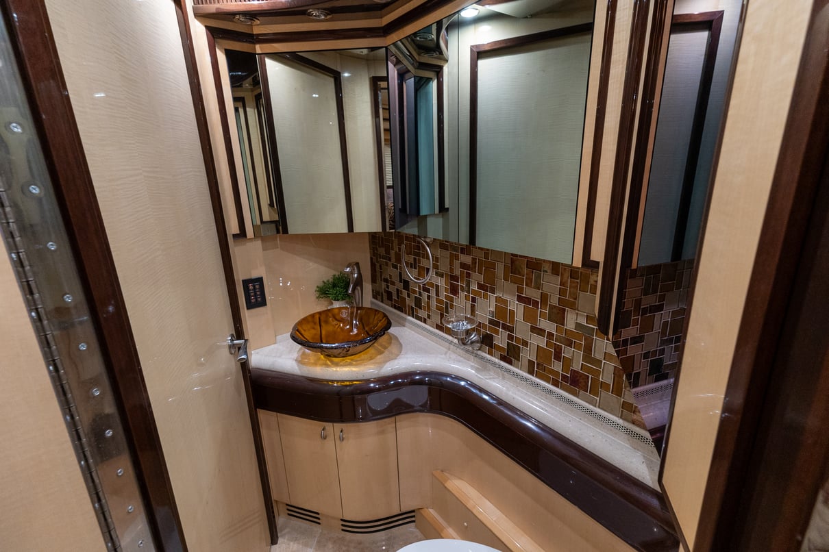 2010 Prevost Liberty H3 45 gallery image-22