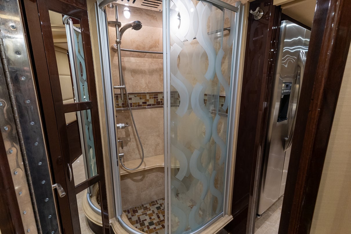 2010 Prevost Liberty H3 45 gallery image-24