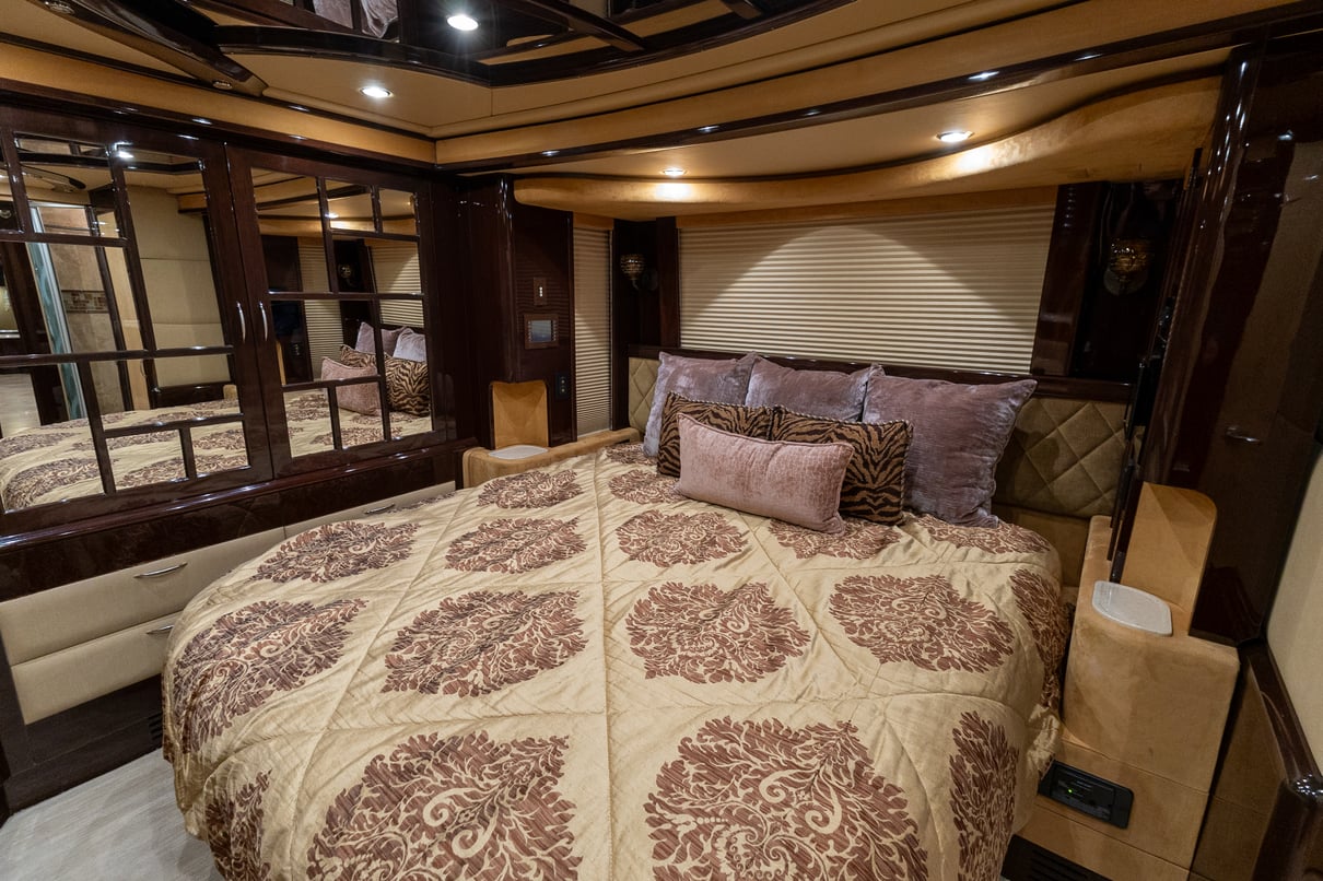 2010 Prevost Liberty H3 45 gallery image-25