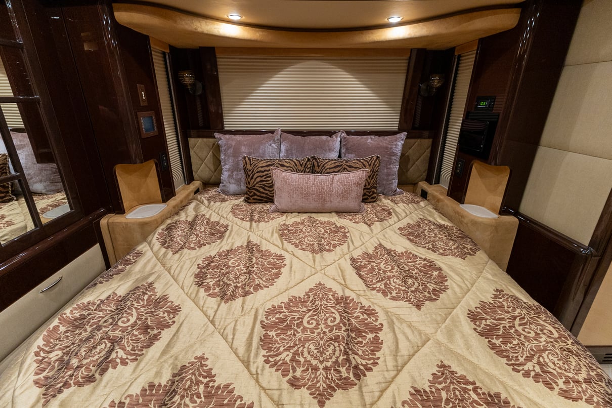 2010 Prevost Liberty H3 45 gallery image-26