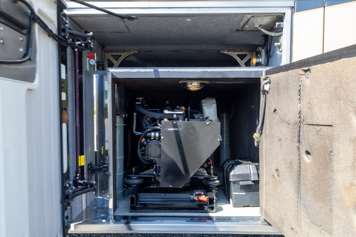 2010 Prevost Liberty H3 45 gallery image-39