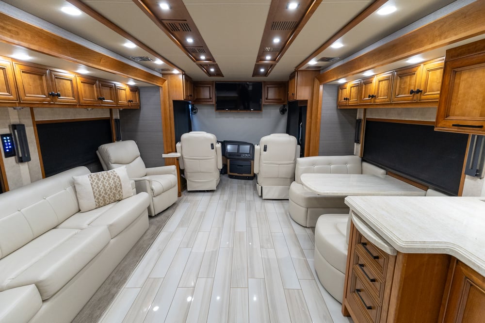 5How to Choose the Right Luxury Motorcoach for Travel