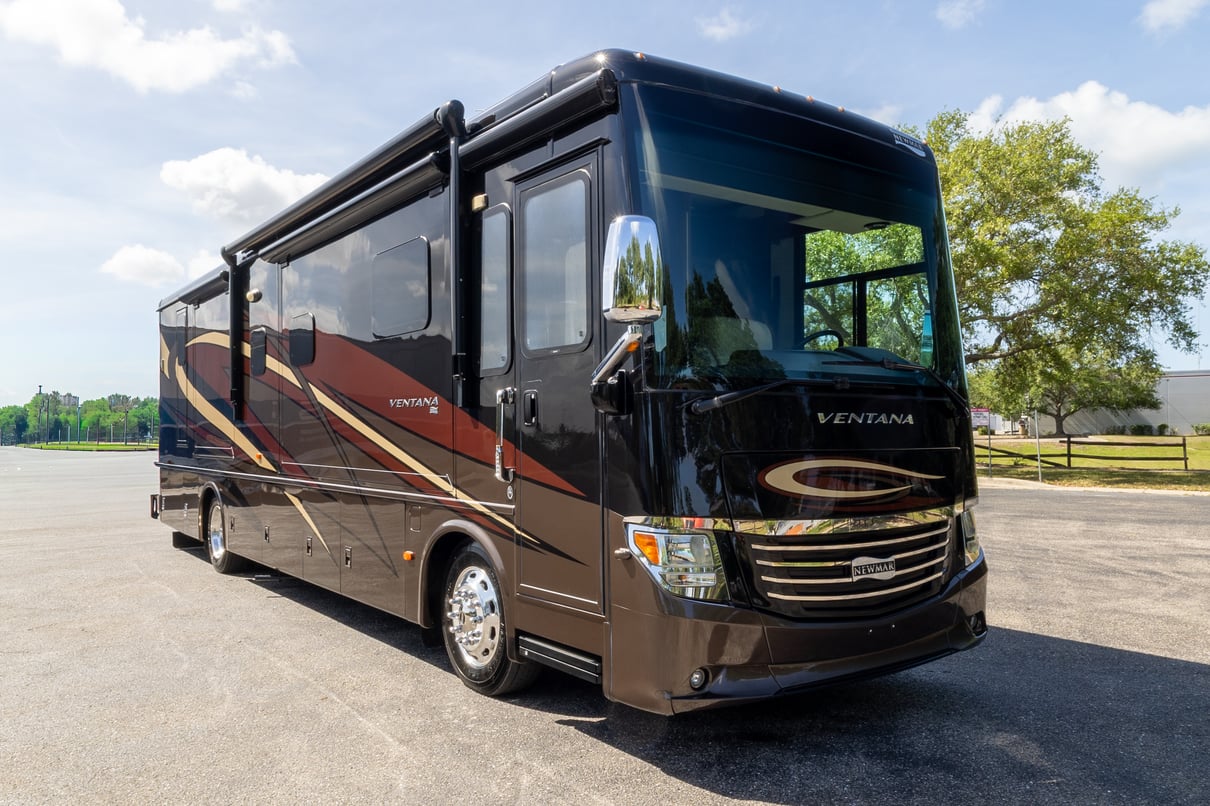 2017 Newmar Ventana 3709 gallery image-1