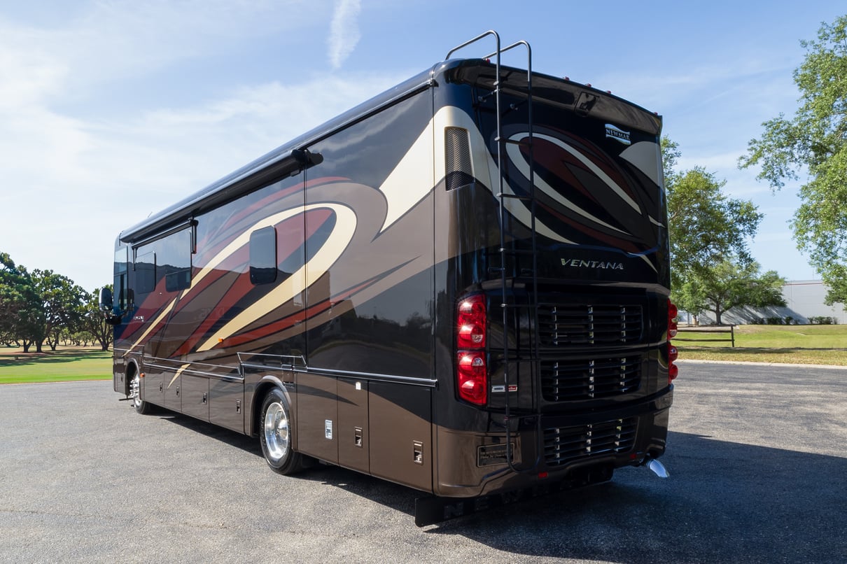 2017 Newmar Ventana 3709 gallery image-7