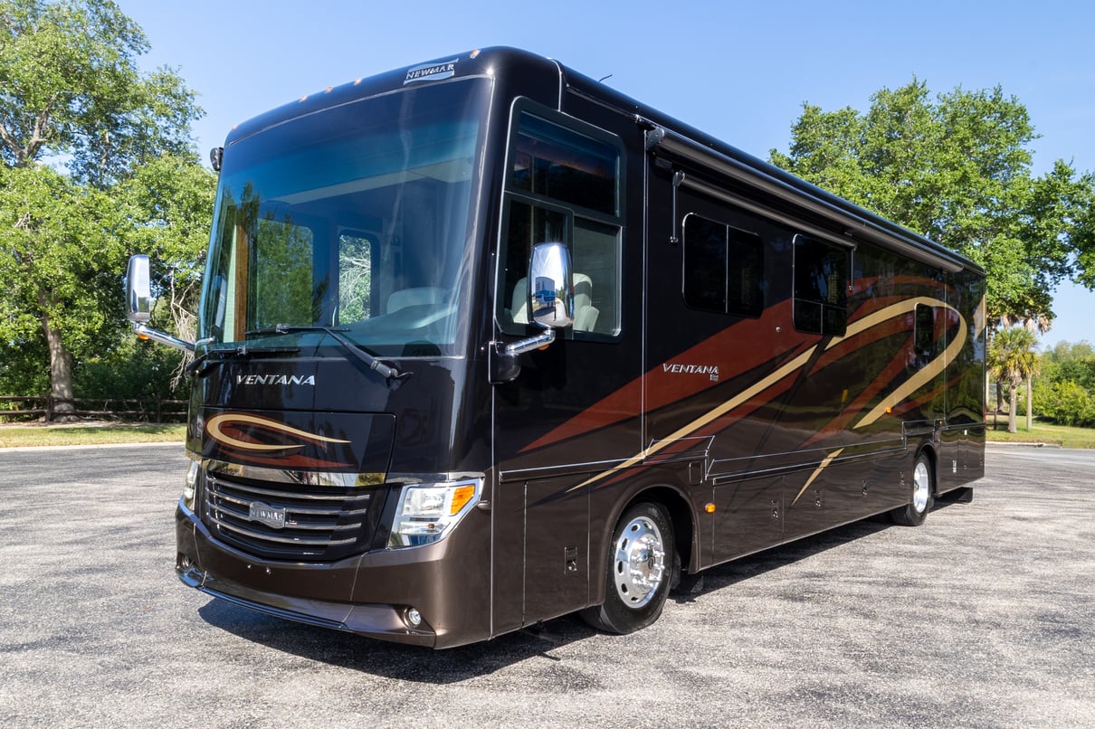 2017 Newmar Ventana 3709 gallery image-11