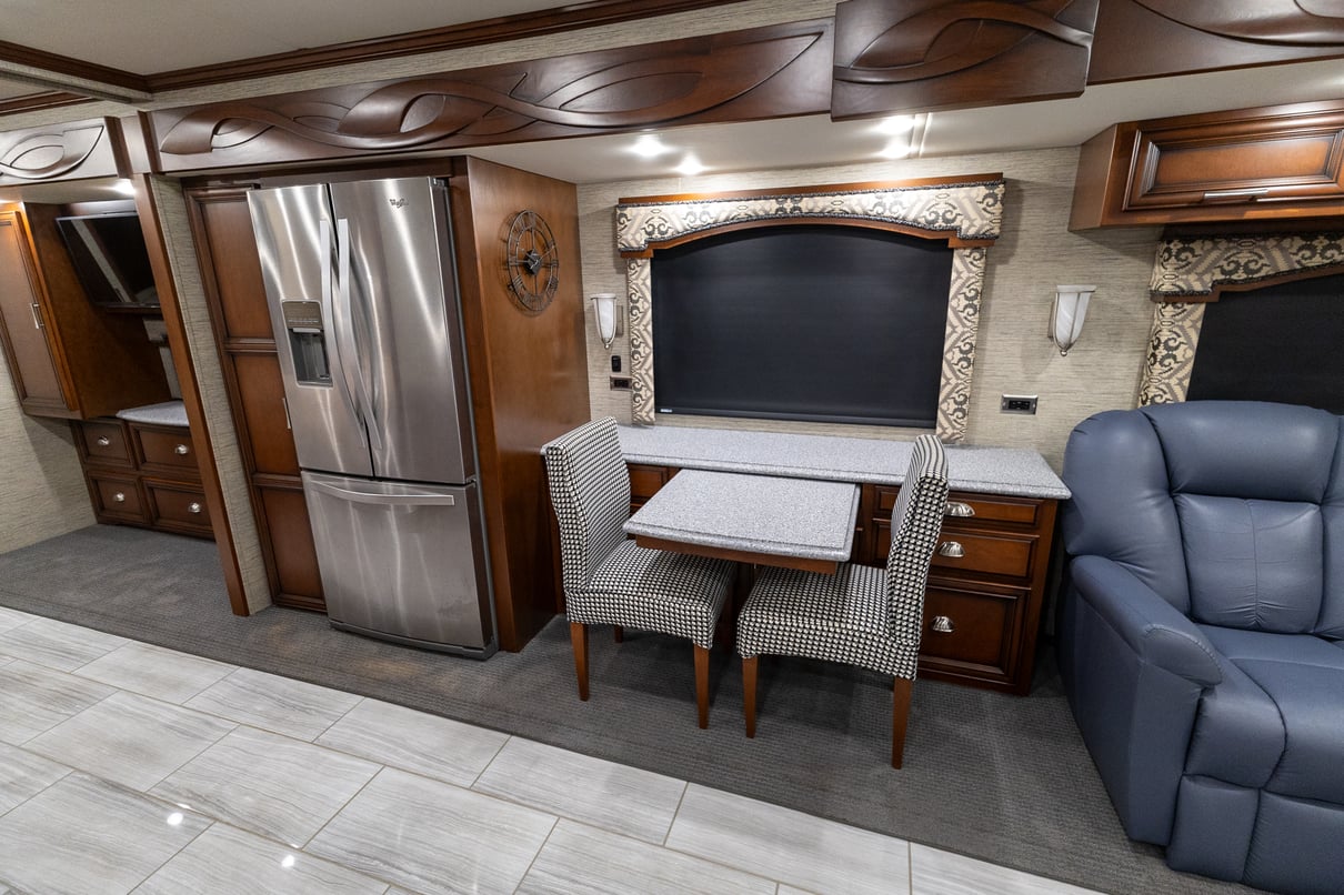 2017 Newmar Ventana 3709 gallery image-16