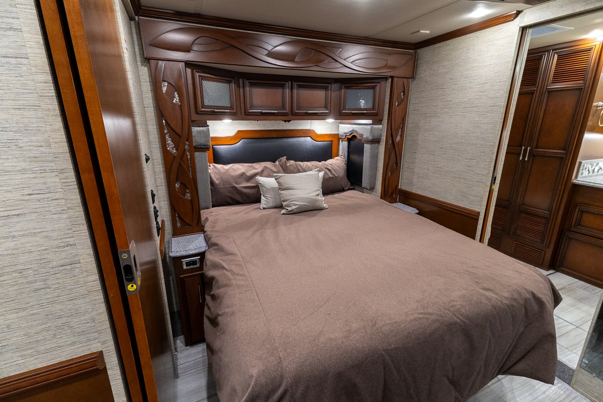 2017 Newmar Ventana 3709 gallery image-24