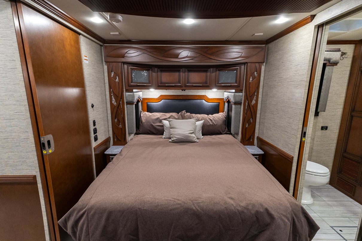 2017 Newmar Ventana 3709 gallery image-25