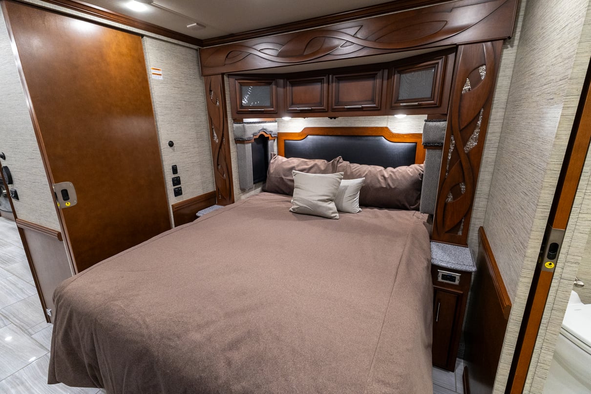 2017 Newmar Ventana 3709 gallery image-26