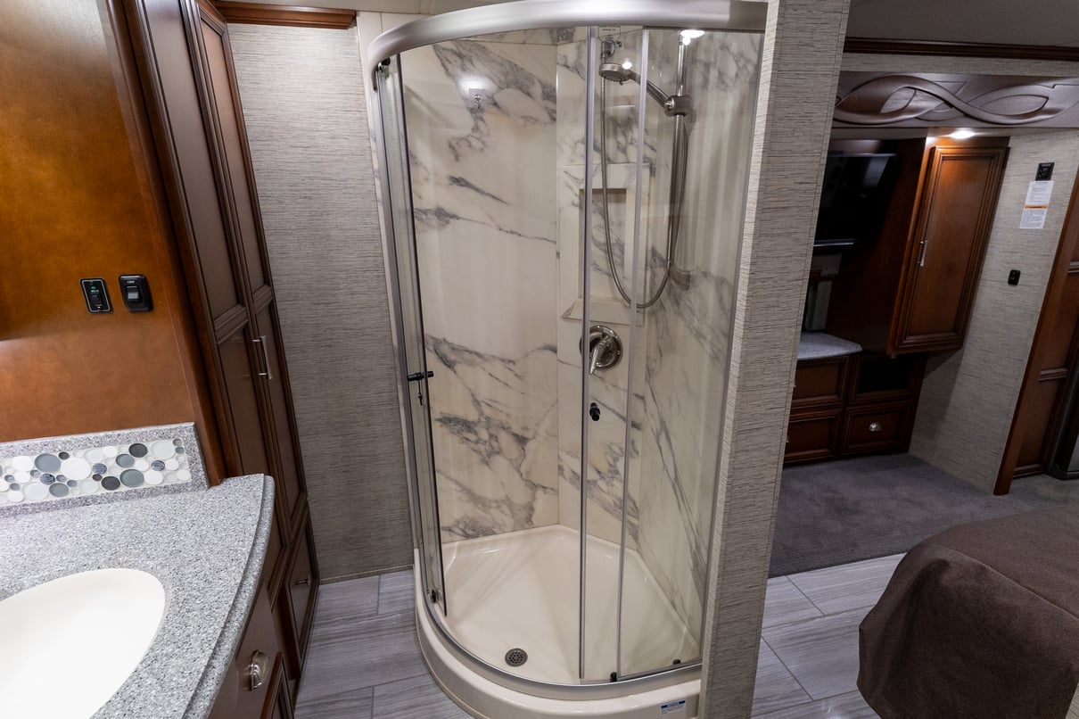 2017 Newmar Ventana 3709 gallery image-30