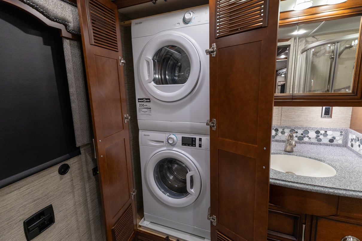 2017 Newmar Ventana 3709 gallery image-32