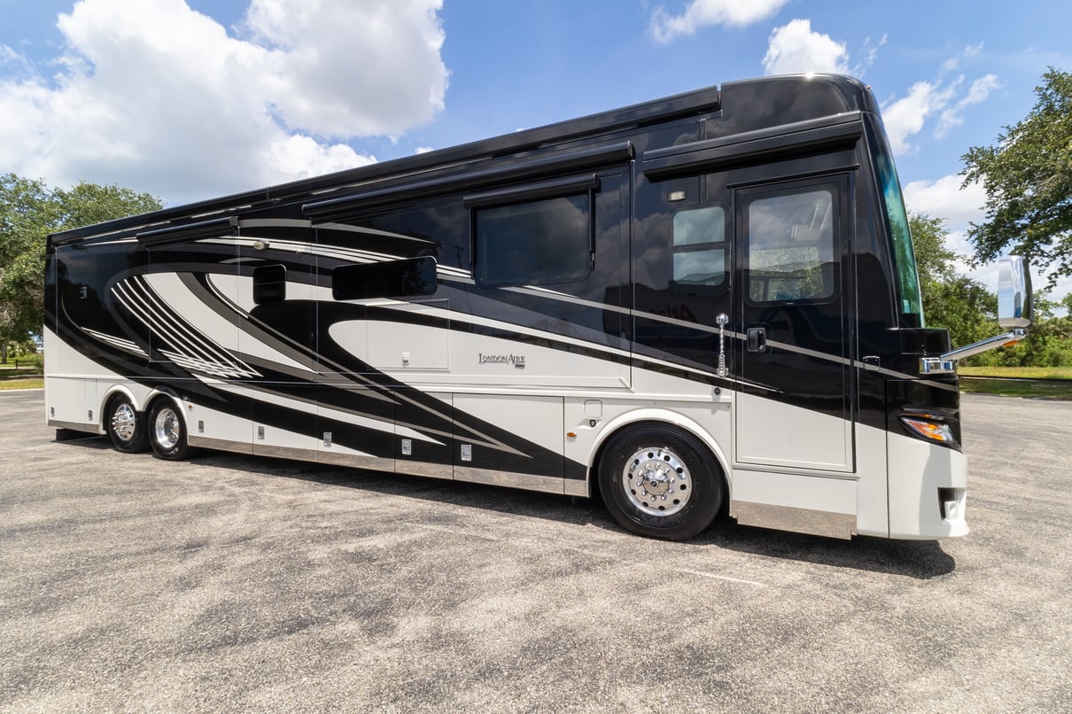 2020 Newmar London Aire 4543 gallery image-2